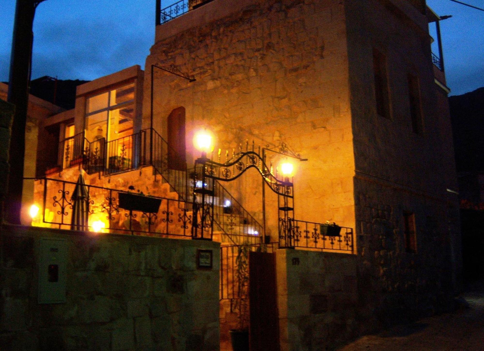 Monte Cappa Cave House Bed & Breakfast Ürgüp Bagian luar foto